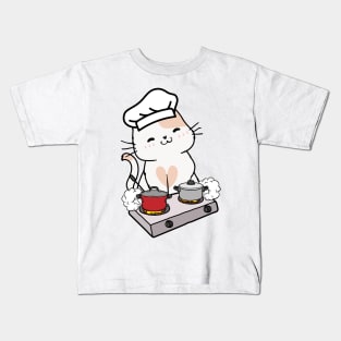 Funny white Cat is cooking Kids T-Shirt